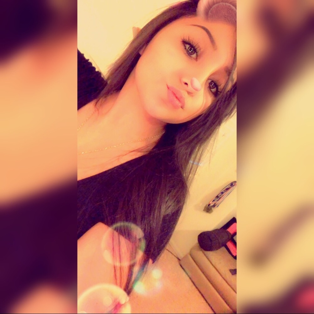 Meet your Posher, Hallie